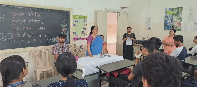 Maharashtriya Mandal college of commerce Classroom photo 6